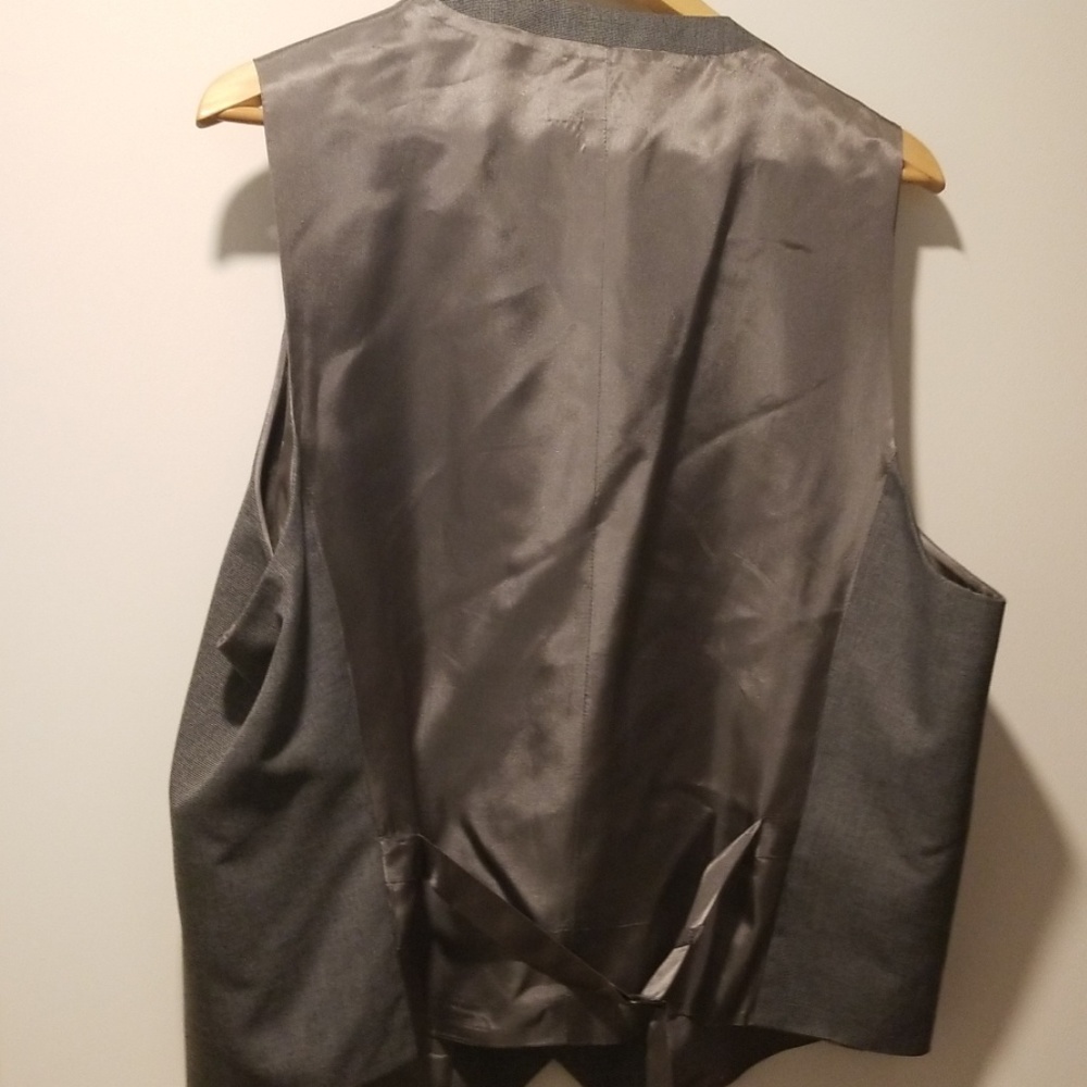 Vest - Picture 3 of 3